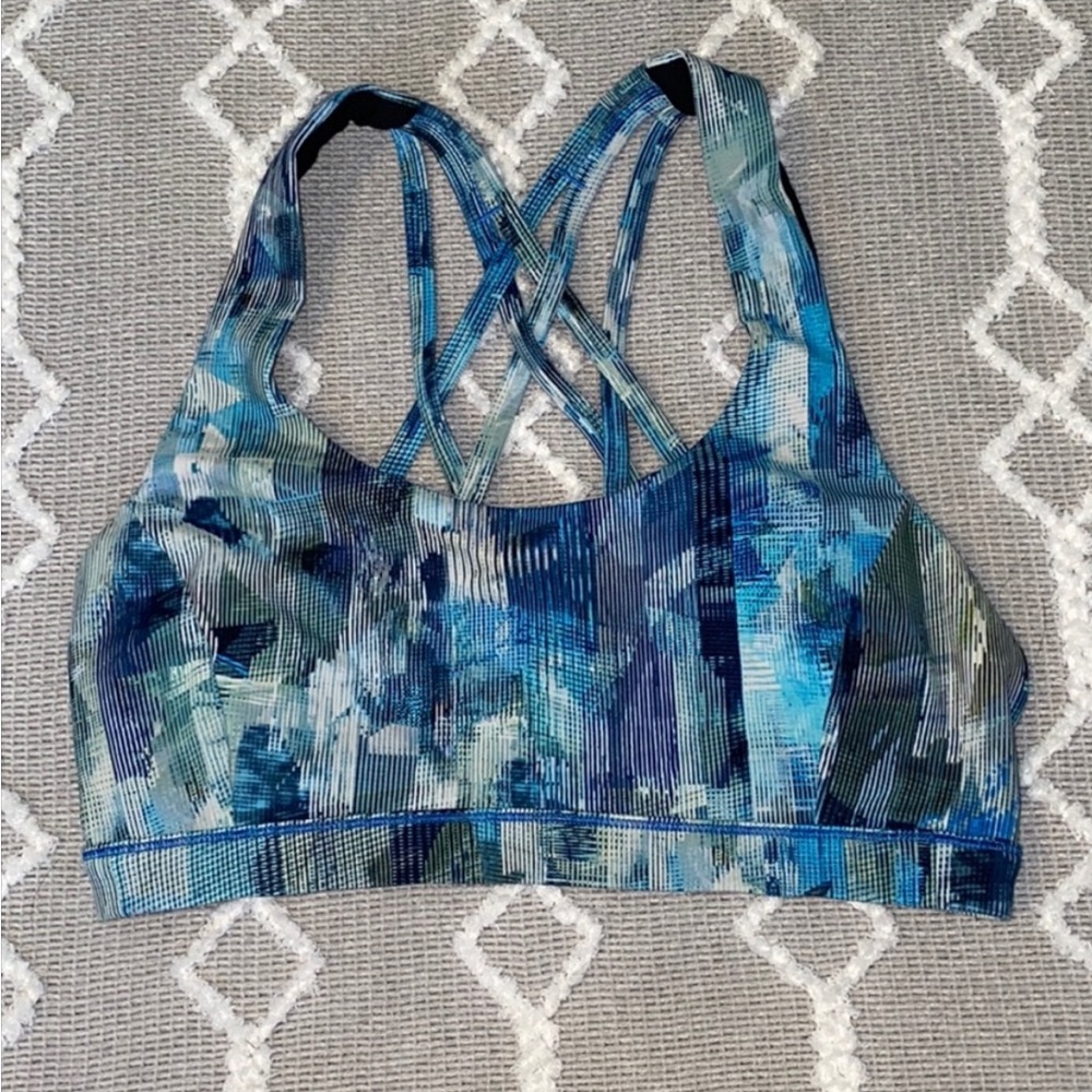 Lululemon bra: Free to be Serene